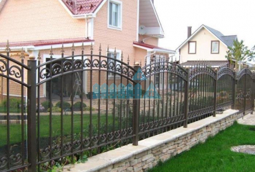 Кованые заборы на ленточном фундаменте