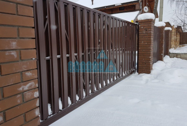 Откатные ворота из евроштакетника