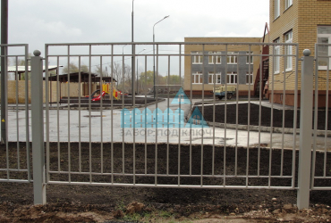 Сварные заборы с бетонированием столбов