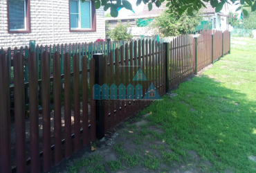 Забор из евроштакетника с забивными столбами