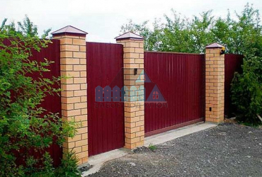 Забор из профнастила с воротами и калиткой