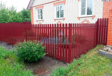 Забор из евроштакетника с бетонированием столбов